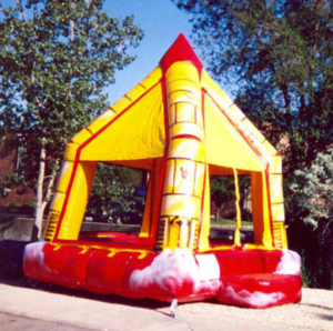 13' x 13' Spaceship rental Chicago, IL