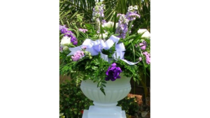 Columns White Urns Pair Small rental Fresno-Armona, CA